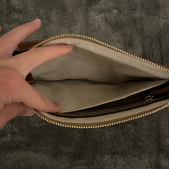 Dooney and Bourke wristlet - Picture 4 of 4